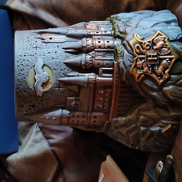 Harry Potter Hogwarts Scentsy Warmer and Wax Melts Chest Box Set - Picture 7 of 13